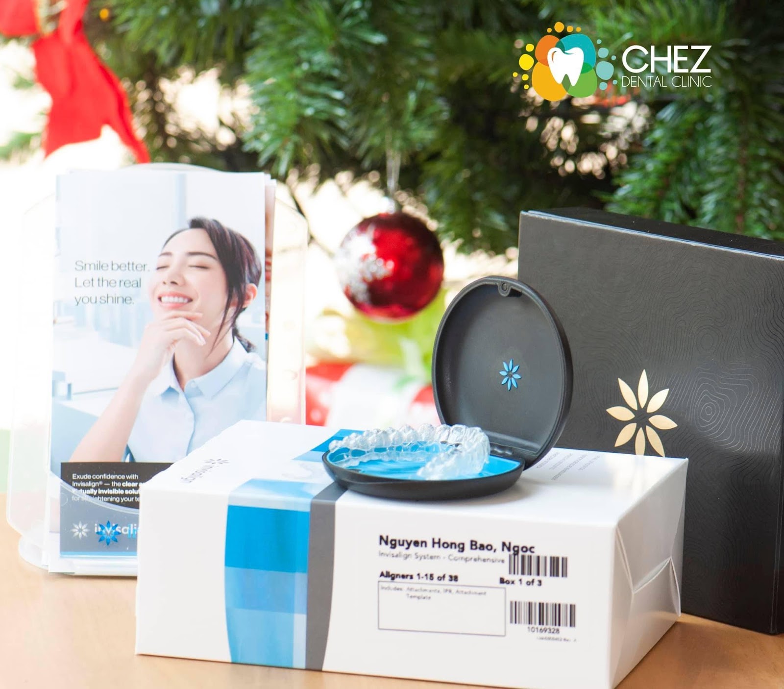 Bộ khay niềng răng trong suốt Invisalign của một khách hàng tại Chez Dental